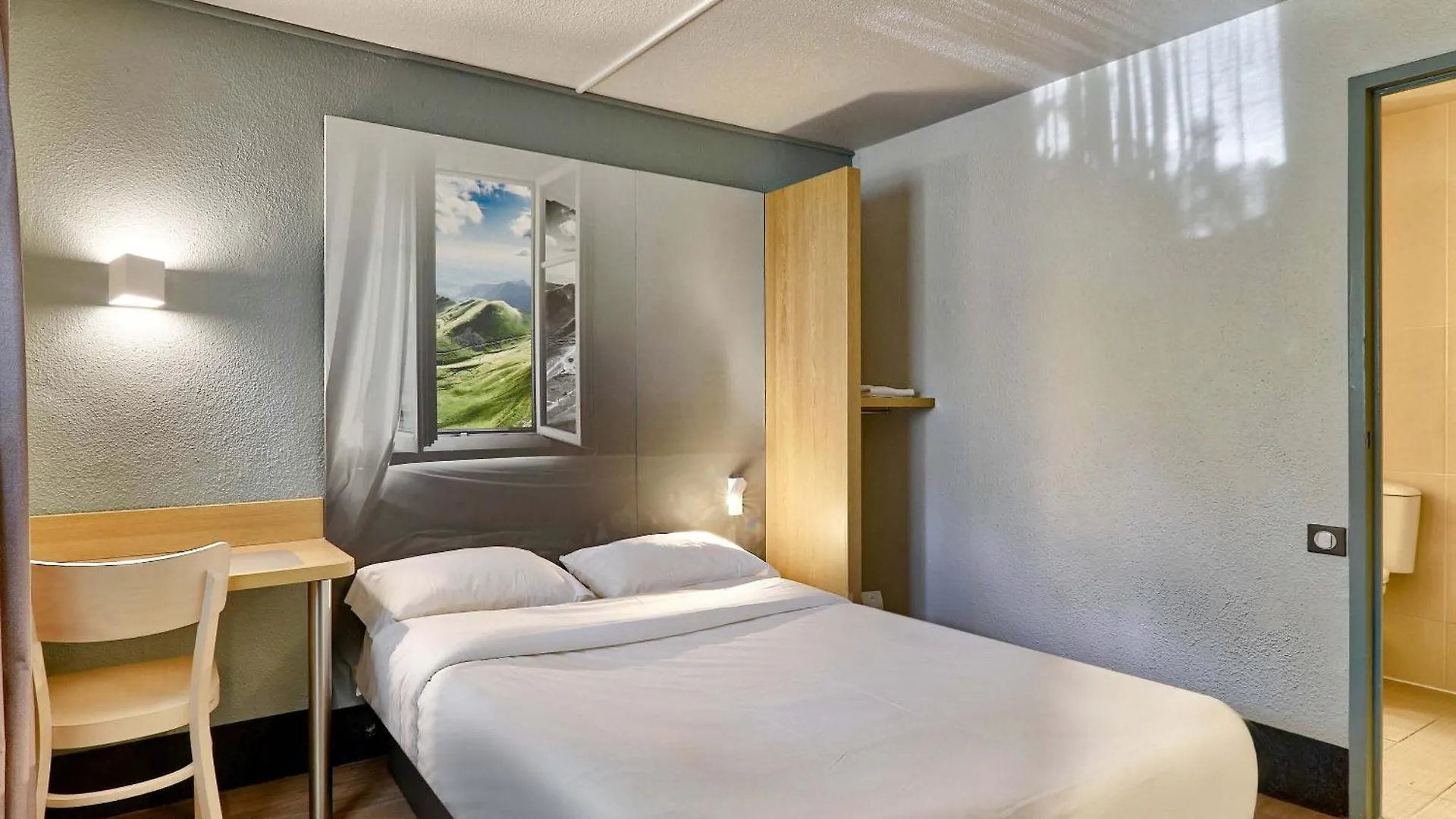 B&B Hotel Clermont-Ferrand Le Brezet Aeroport